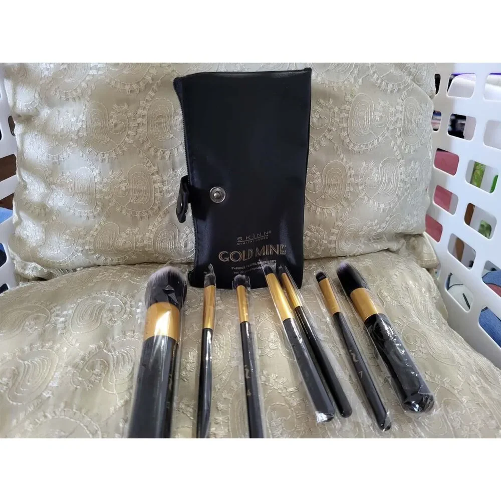 skinn cosmetics good as gold kit /palette color description